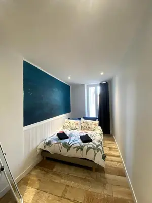 Un ou plusieurs lits dans un hébergement de l'établissement Appartement de Charme Plein Centre-ville de La Rochelle à 2 pas du Marché