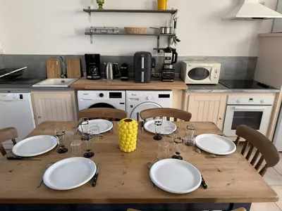 Cuisine ou kitchenette dans l'établissement Gite maison charentaise - piscine privée
