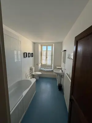 Salle de bains dans l'établissement Gite maison charentaise - piscine privée