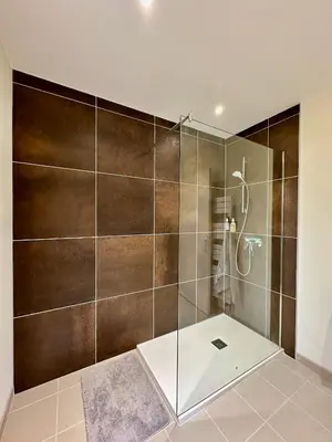Salle de bains dans l'établissement Villa Lucienne, maison de charme à la campagne