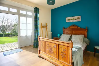 Coin salon dans l'établissement Le Clos Vendéen - Piscine Privée