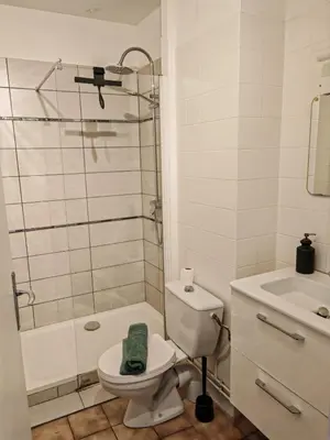 Salle de bains dans l'établissement Super studio à Poitiers