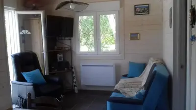 Coin salon dans l'établissement Charmante maison près de Sainte-Gemme avec jardin