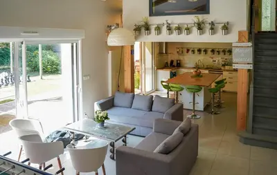 Coin salon dans l'établissement Charmante Maison Au Calme