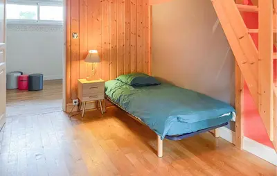 Un ou plusieurs lits dans un hébergement de l'établissement Charmante Maison Avec Piscine