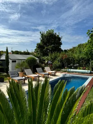 Piscine de l'établissement La Note Bleue - Chambres d'hôtes ou située à proximité