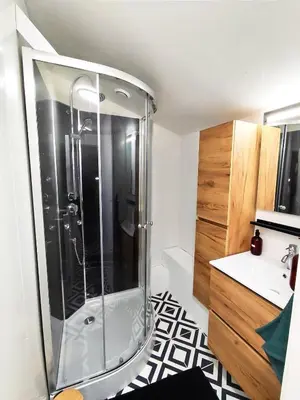Salle de bains dans l'établissement La Chaume, jolie appartement à Poitiers