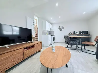 Télévision ou salle de divertissement dans l'établissement Le Bord de Plage