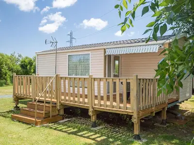 Jardin de l'établissement Mobil-home avec terrasse à Puyravault - API-1-52-1328