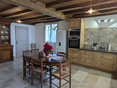 Cuisine ou kitchenette dans l'établissement Gîte rénové avec jardin clos près d'Angoulême - FR-1-653-288
