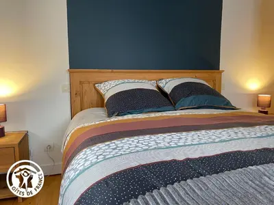 Un ou plusieurs lits dans un hébergement de l'établissement Gîte rénové 3 chambres à Damvix avec Wifi - FR-1-426-600
