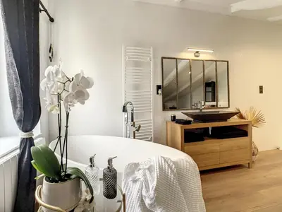 Un ou plusieurs lits dans un hébergement de l'établissement Maisonnette élégante