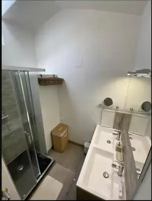 Salle de bains dans l'établissement T3 meublé Séjour pro famille hyper centre Niort