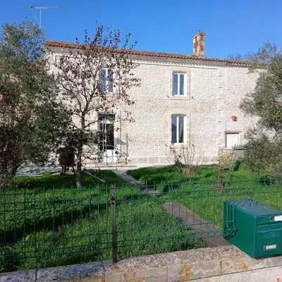 L'authentique - maison chic avec piscine - rouge