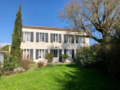 Jardin de l'établissement Grande maison de charme - Proche de La Rochelle