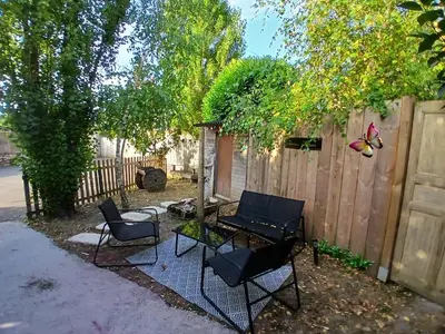 Jardin de l'établissement GITE en DEPLACEMENT UNIQUEMENT