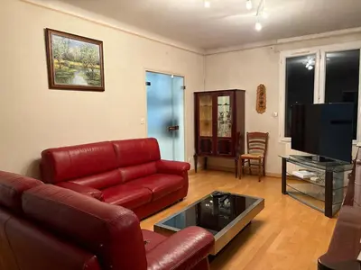 Télévision ou salle de divertissement dans l'établissement Mélusine - logement tout confort