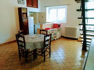 Cuisine ou kitchenette dans l'établissement Holiday Home Steinhaus Ardenne in Fontenay-le-Comte by Interhome
