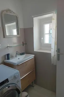 Salle de bains dans l'établissement Holiday Home Steinhaus Ardenne in Fontenay-le-Comte by Interhome