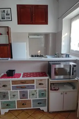 Cuisine ou kitchenette dans l'établissement Holiday Home Steinhaus Ardenne in Fontenay-le-Comte by Interhome