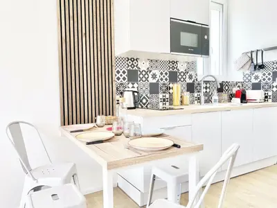 Cuisine ou kitchenette dans l'établissement Apartment Wohnung in Rochefort mit Garten und Terrasse by Interhome