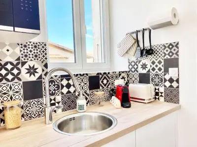 Cuisine ou kitchenette dans l'établissement Apartment Wohnung in Rochefort mit Garten und Terrasse by Interhome
