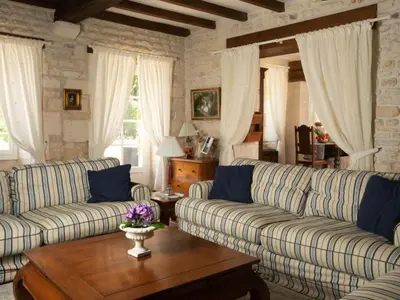 Coin salon dans l'établissement Holiday Home Le Petit Moulin - Feriendomizil mit beheiztem Pool by Interhome