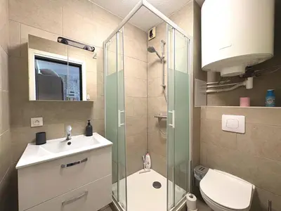 Salle de bains dans l'établissement 70 - Studio face à la gare Poitiers