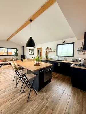 Cuisine ou kitchenette dans l'établissement Maison Soleya - Piscine privée
