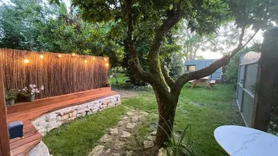 Jardin de l'établissement L'Annexe, Maison avec jardin proche Futuroscope