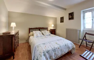 Un ou plusieurs lits dans un hébergement de l'établissement Beautiful Home In Nanteuil-En-Vallée With Wifi