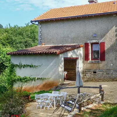 Beautiful Home In Nanteuil-En-Vallée With Wifi