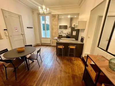 Cuisine ou kitchenette dans l'établissement Spacieux T2 centre ville de Poitiers