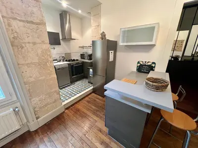 Cuisine ou kitchenette dans l'établissement Spacieux T2 centre ville de Poitiers