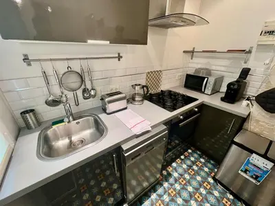 Cuisine ou kitchenette dans l'établissement Spacieux T2 centre ville de Poitiers