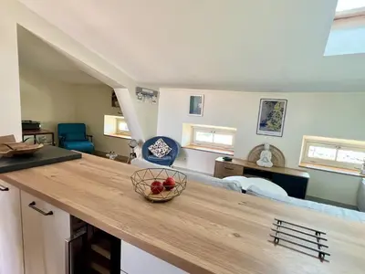 Cuisine ou kitchenette dans l'établissement Magnifique Appartement avec Vue sur le Vieux-Port et Terrasse Privée sans vis-à-vis