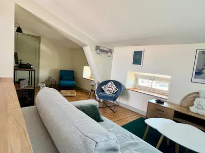 Coin salon dans l'établissement Magnifique Appartement avec Vue sur le Vieux-Port et Terrasse Privée sans vis-à-vis