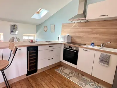 Cuisine ou kitchenette dans l'établissement Magnifique Appartement avec Vue sur le Vieux-Port et Terrasse Privée sans vis-à-vis