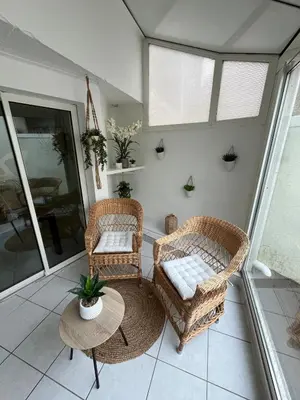 Coin salon dans l'établissement Le Liseo - Terrasse, véranda au cœur du centre ville