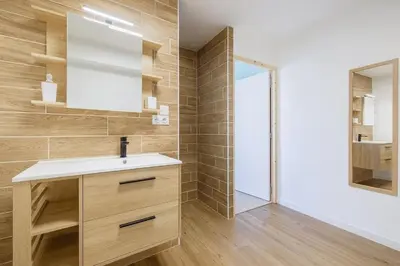 Salle de bains dans l'établissement Gîte de la Forêt de Poyant
