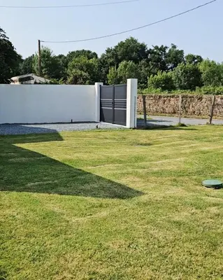 Jardin de l'établissement Gîte de la Forêt de Poyant