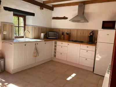 Cuisine ou kitchenette dans l'établissement La maisonnette de la venelle