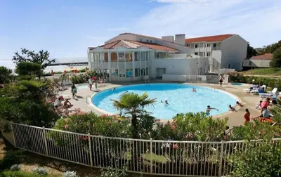 Piscine de l'établissement Paisible cocon proche plage - piscine - parking ou située à proximité