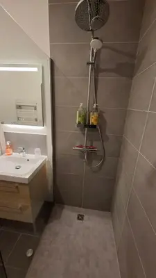 Salle de bains dans l'établissement Gite de charme, proche du futuroscope