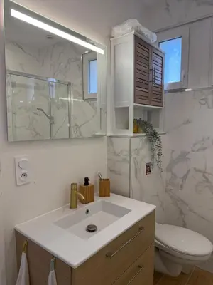 Salle de bains dans l'établissement Le Refuge des Tribus entre Mer & La Rochelle
