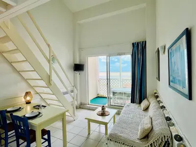 Coin salon dans l'établissement Appartement vue mer - 4 pers. - FR-1-709-101