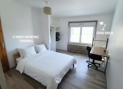 Un ou plusieurs lits dans un hébergement de l'établissement L'Escale du Faubourg - Grande maison avec Bureaux et WiFi