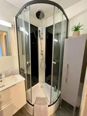 Salle de bains dans l'établissement Duplex au coeur de ville