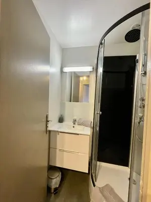 Salle de bains dans l'établissement Duplex au coeur de ville