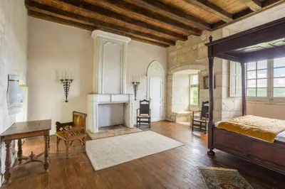 Un ou plusieurs lits dans un hébergement de l'établissement Family Estate Near A Romanesque Church